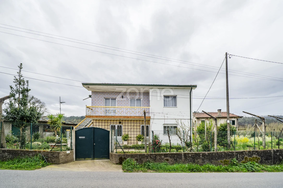 Moradia T4 para Venda em Garfe Foto 1