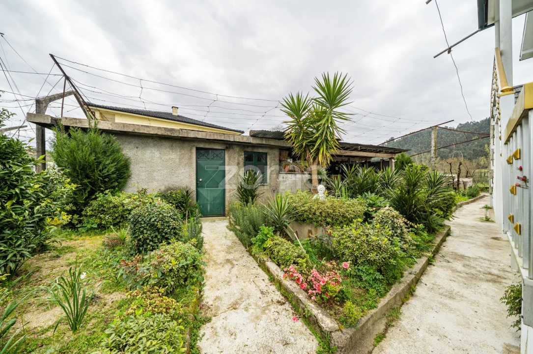 Moradia T4 para Venda em Garfe Foto 36