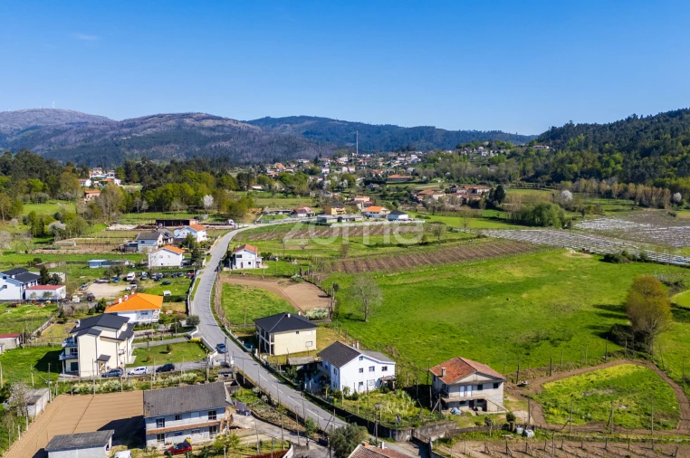 Moradia T4 para Venda em Garfe Foto 44