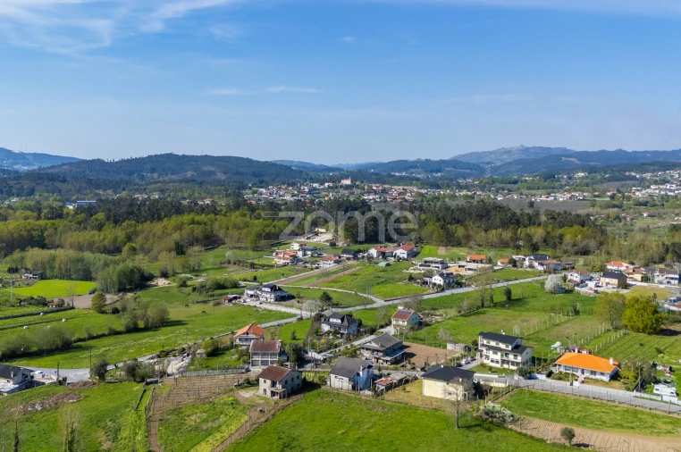 Moradia T4 para Venda em Garfe Foto 49