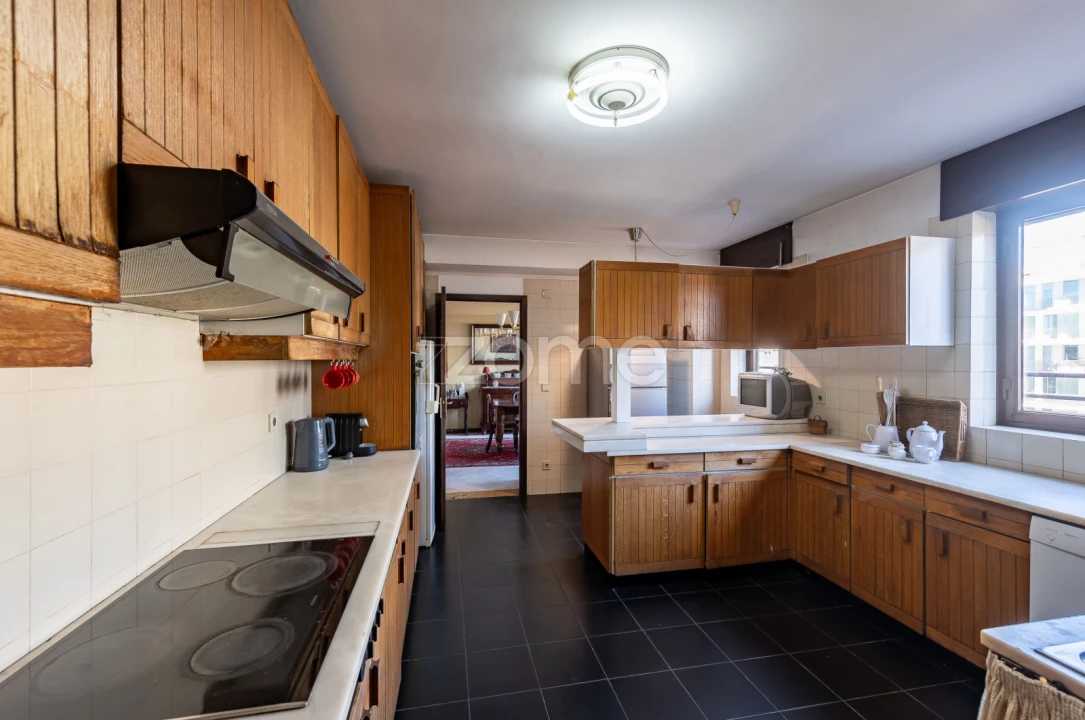 Apartamento T5 para Venda em Lordelo do Ouro e Massarelos Foto 15