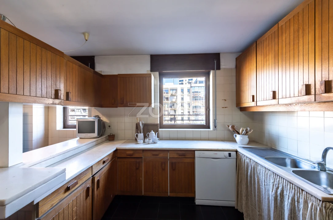 Apartamento T5 para Venda em Lordelo do Ouro e Massarelos Foto 16