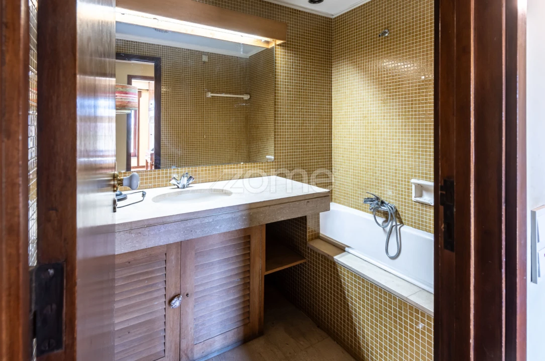 Apartamento T5 para Venda em Lordelo do Ouro e Massarelos Foto 30