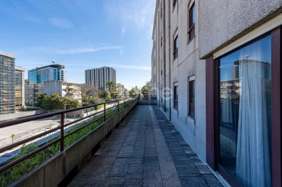 Apartamento T5 para Venda em Lordelo do Ouro e Massarelos