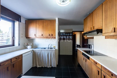 Apartamento T5 para Venda em Lordelo do Ouro e Massarelos
