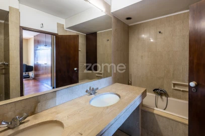 Apartamento T5 para Venda em Lordelo do Ouro e Massarelos