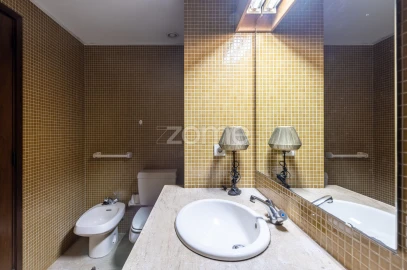 Apartamento T5 para Venda em Lordelo do Ouro e Massarelos