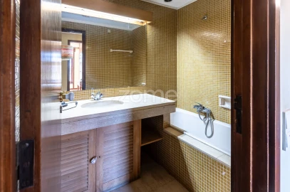 Apartamento T5 para Venda em Lordelo do Ouro e Massarelos