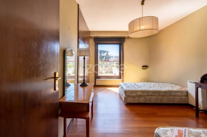 Apartamento T5 para Venda em Lordelo do Ouro e Massarelos