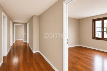 Apartamento T5 para Venda em Lordelo do Ouro e Massarelos