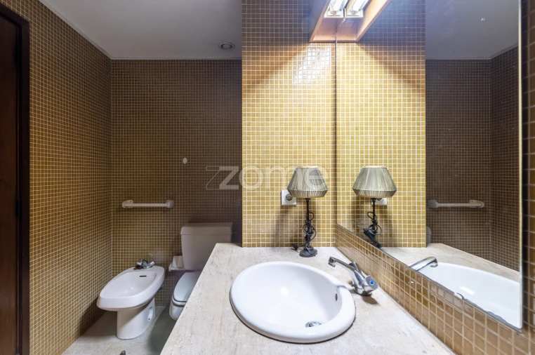 Apartamento T5 para Venda em Lordelo do Ouro e Massarelos Foto 29