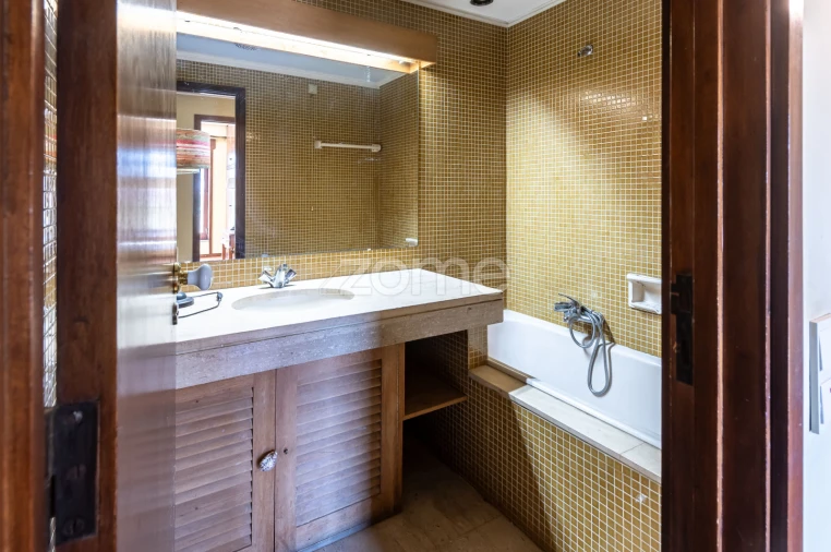 Apartamento T5 para Venda em Lordelo do Ouro e Massarelos Foto 30