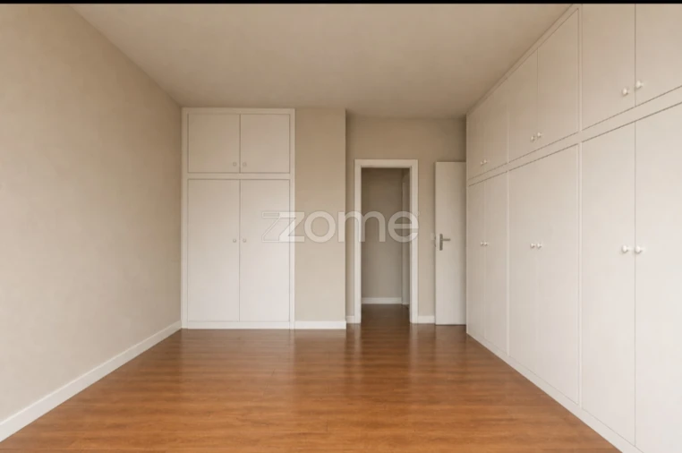 Apartamento T5 para Venda em Lordelo do Ouro e Massarelos Foto 28