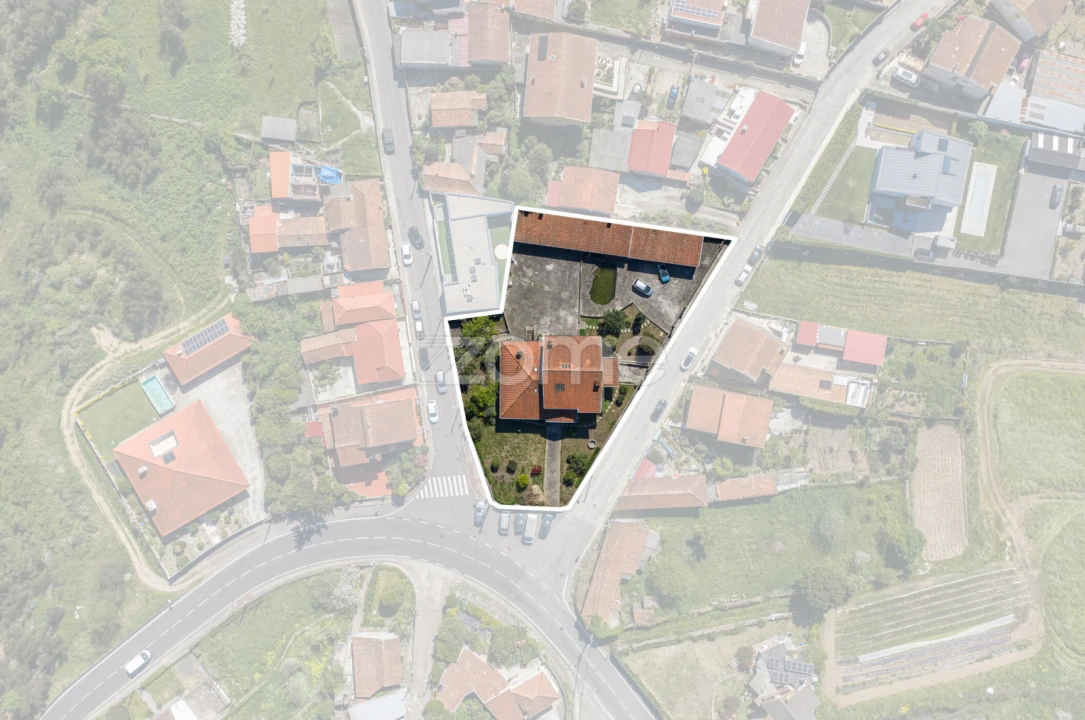 Moradia T4 para Venda em Fânzeres e São Pedro da Cova Foto 47