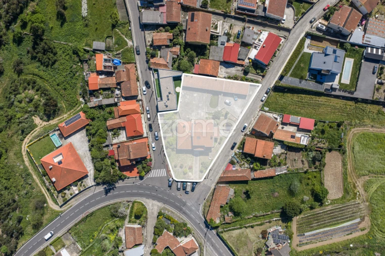 Moradia T4 para Venda em Fânzeres e São Pedro da Cova Foto 46