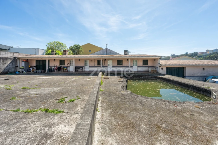 Moradia T4 para Venda em Fânzeres e São Pedro da Cova Foto 34