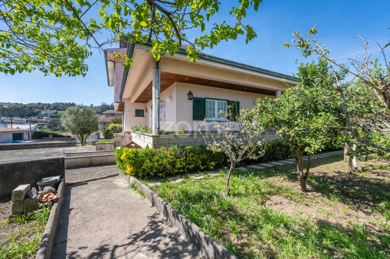 Moradia T4 para Venda em Fânzeres e São Pedro da Cova Foto 38