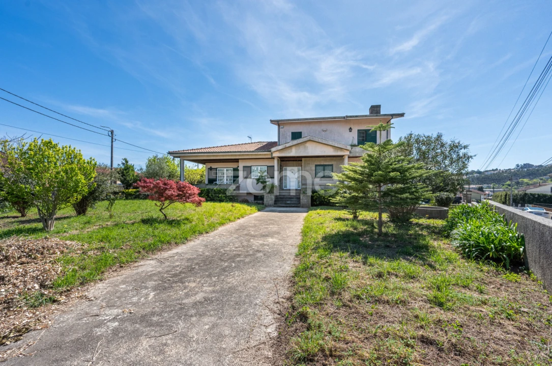 Moradia T4 para Venda em Fânzeres e São Pedro da Cova Foto 2