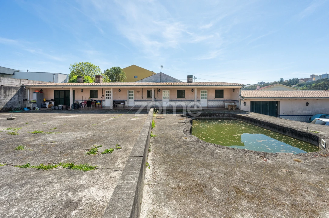 Moradia T4 para Venda em Fânzeres e São Pedro da Cova Foto 34