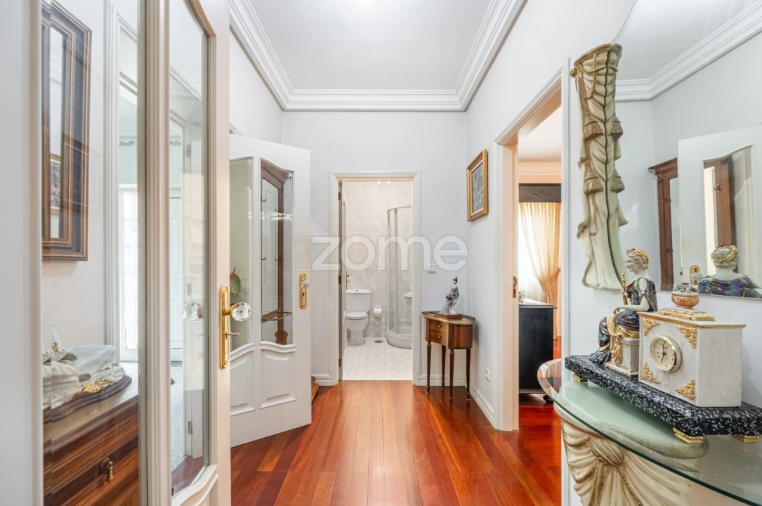 Moradia T4 para Venda em Fânzeres e São Pedro da Cova Foto 9