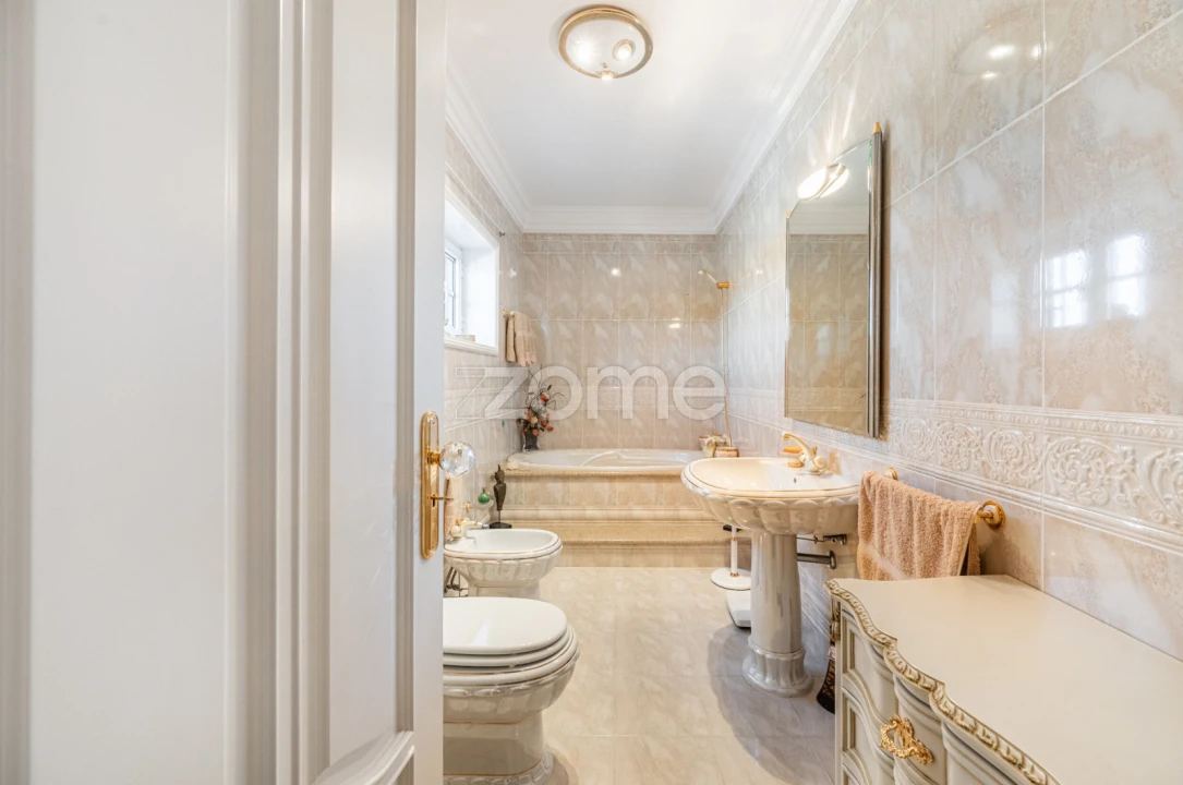 Moradia T4 para Venda em Fânzeres e São Pedro da Cova Foto 18