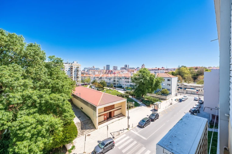 Apartamento T2 para Venda em Alvalade Foto 16