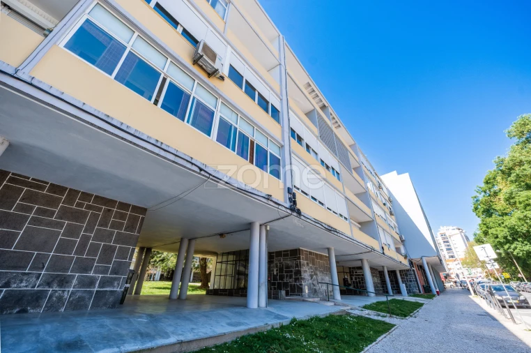 Apartamento T2 para Venda em Alvalade Foto 18