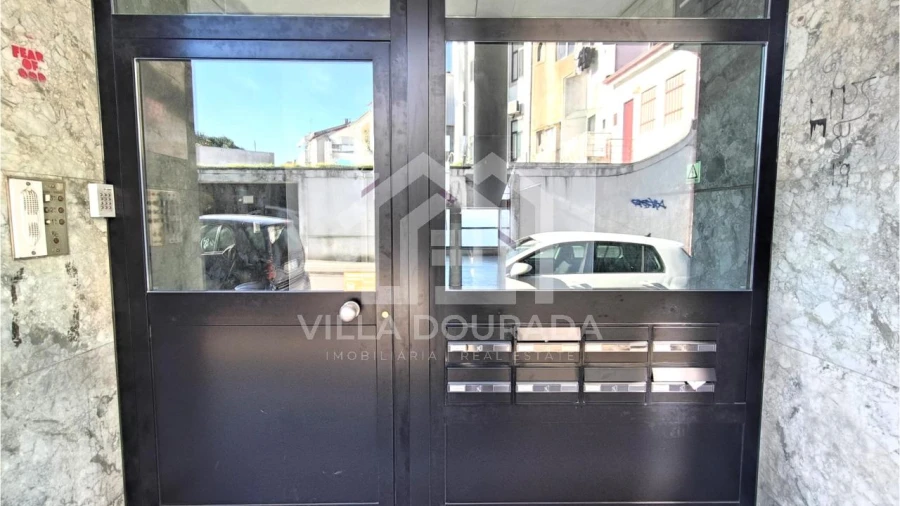 Apartamento para Venda em Lordelo do Ouro e Massarelos Foto 12