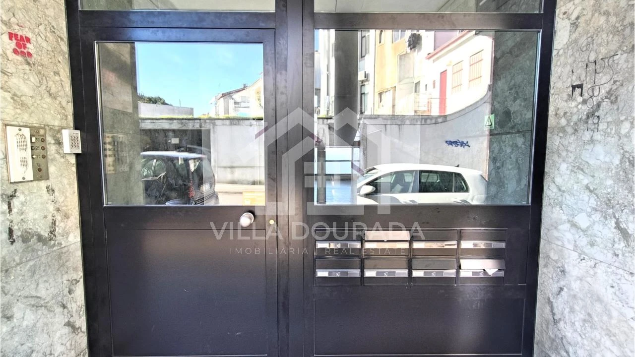 Apartamento para Venda em Lordelo do Ouro e Massarelos Foto 12