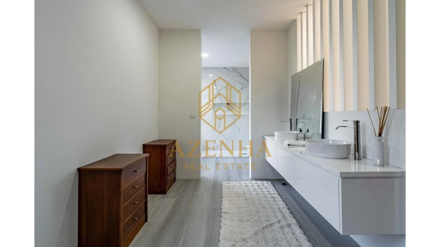 Moradia T4 para Venda em Nogueira e Silva Escura Foto 12