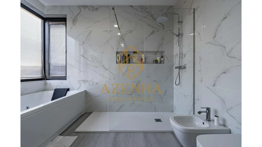 Moradia T4 para Venda em Nogueira e Silva Escura Foto 9