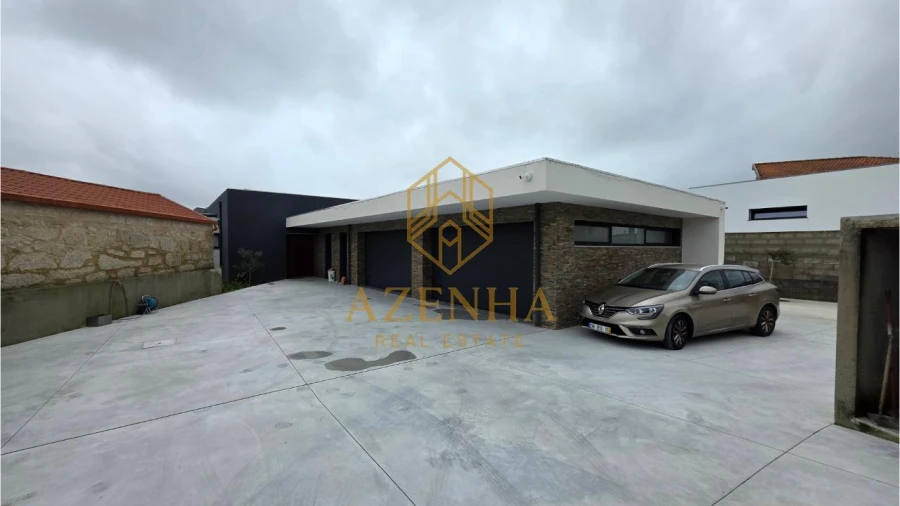 Moradia T4 para Venda em Nogueira e Silva Escura Foto 2