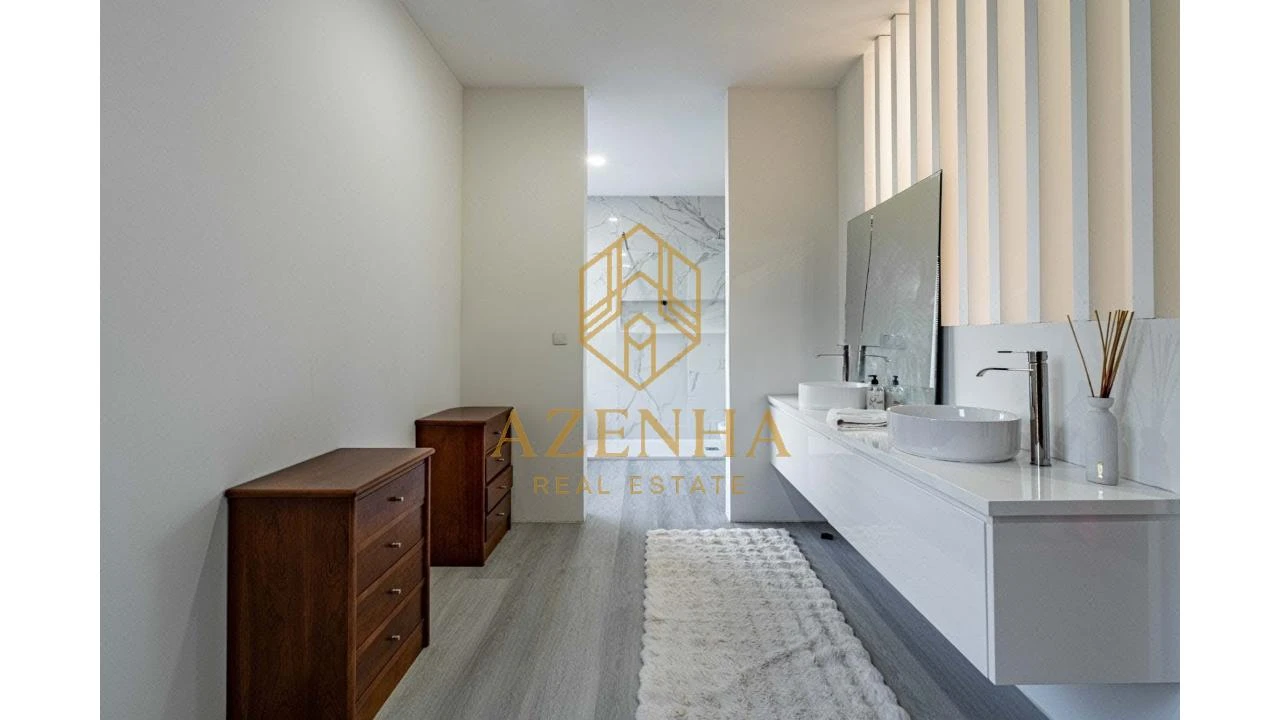 Moradia T4 para Venda em Nogueira e Silva Escura Foto 12