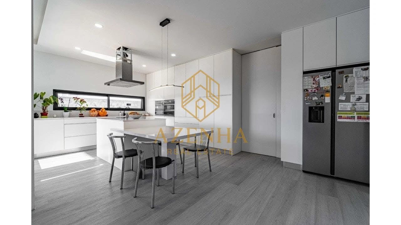 Moradia T4 para Venda em Nogueira e Silva Escura Foto 15