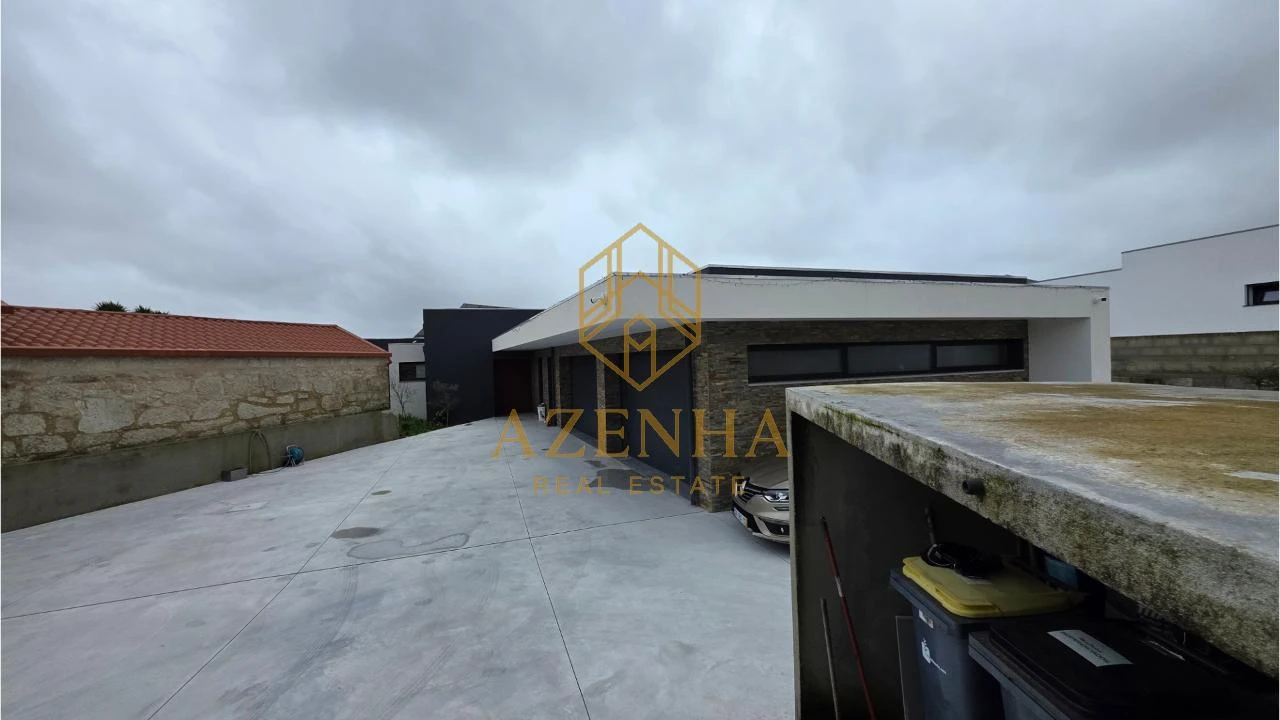 Moradia T4 para Venda em Nogueira e Silva Escura Foto 30