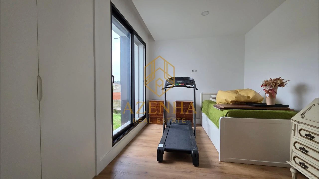 Moradia T4 para Venda em Nogueira e Silva Escura Foto 7