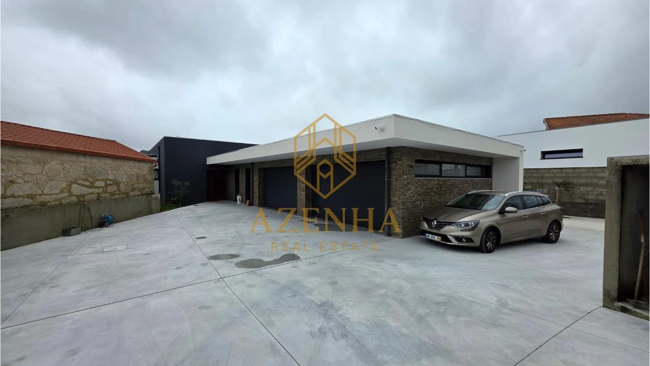 Moradia T4 para Venda em Nogueira e Silva Escura Foto 2