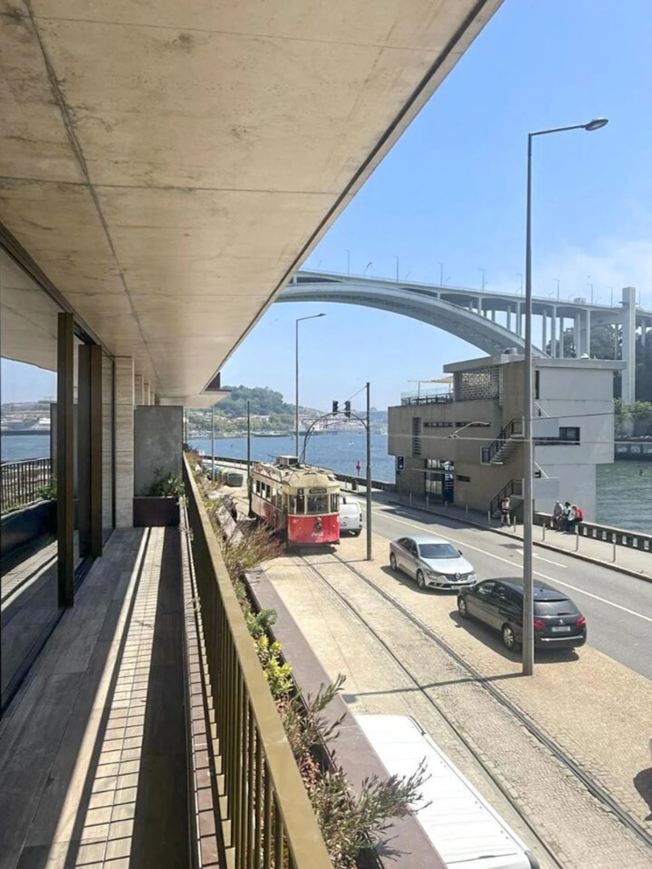 Apartamento T4 para Venda em Lordelo do Ouro e Massarelos Foto 1