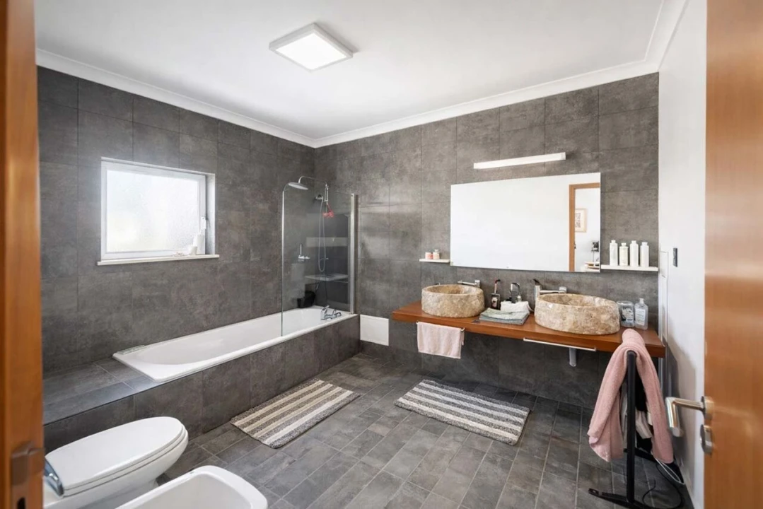 Moradia T5 para Venda em Estômbar e Parchal Foto 12