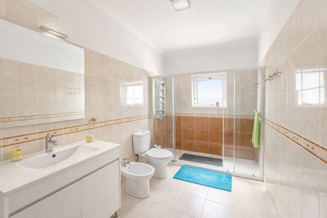 Moradia T5 para Venda em Estômbar e Parchal Foto 14