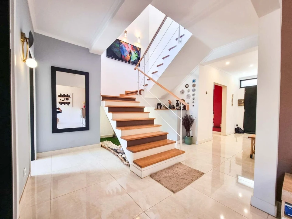 Moradia T5 para Venda em Estômbar e Parchal Foto 3