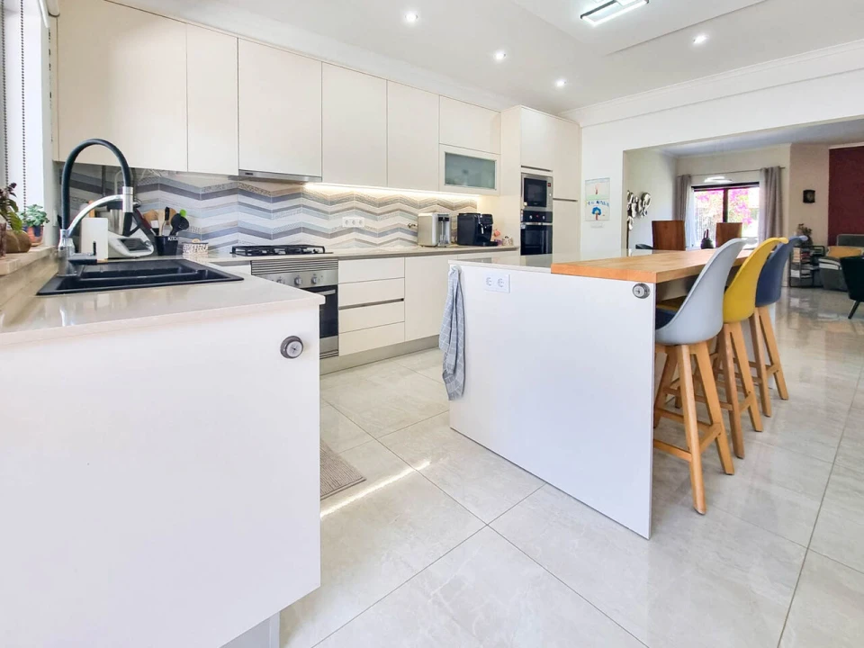 Moradia T5 para Venda em Estômbar e Parchal Foto 12