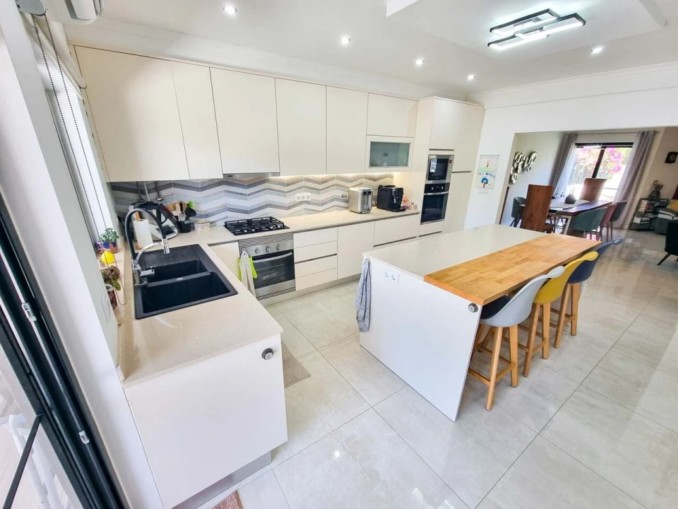 Moradia T5 para Venda em Estômbar e Parchal Foto 13