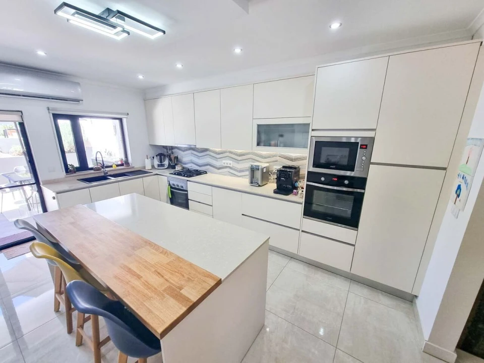 Moradia T5 para Venda em Estômbar e Parchal Foto 14