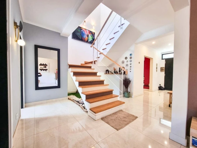 Moradia T5 para Venda em Estômbar e Parchal Foto 3