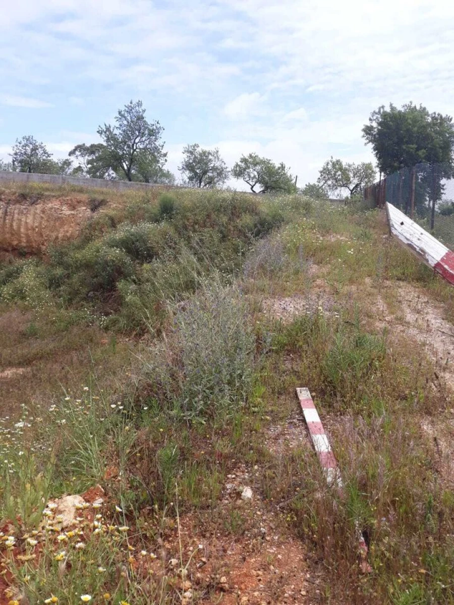 Terreno para Venda em Estômbar e Parchal Foto 3