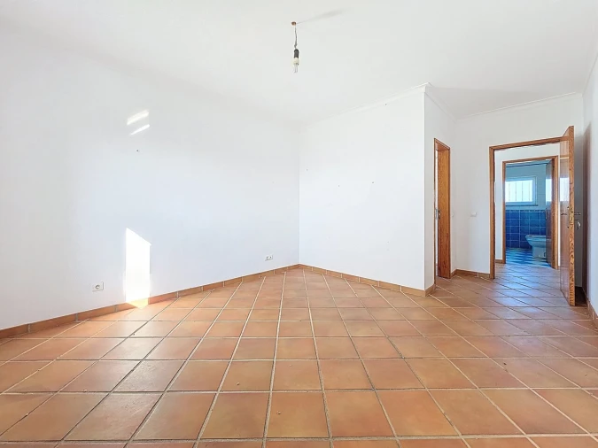 Moradia T5 para Venda em Estômbar e Parchal Foto 10