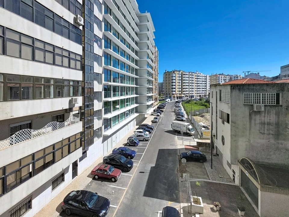 Apartamento T4 para Venda em Areeiro Foto 25