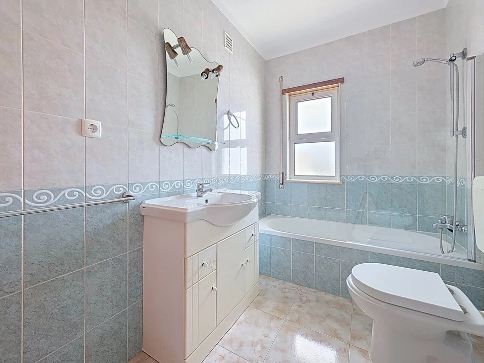 Apartamento T3 para Venda em Estômbar e Parchal Foto 11