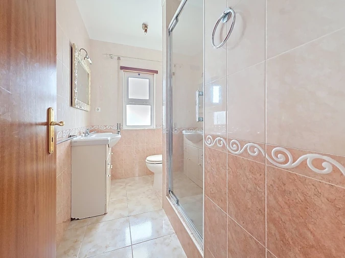 Apartamento T3 para Venda em Estômbar e Parchal Foto 16